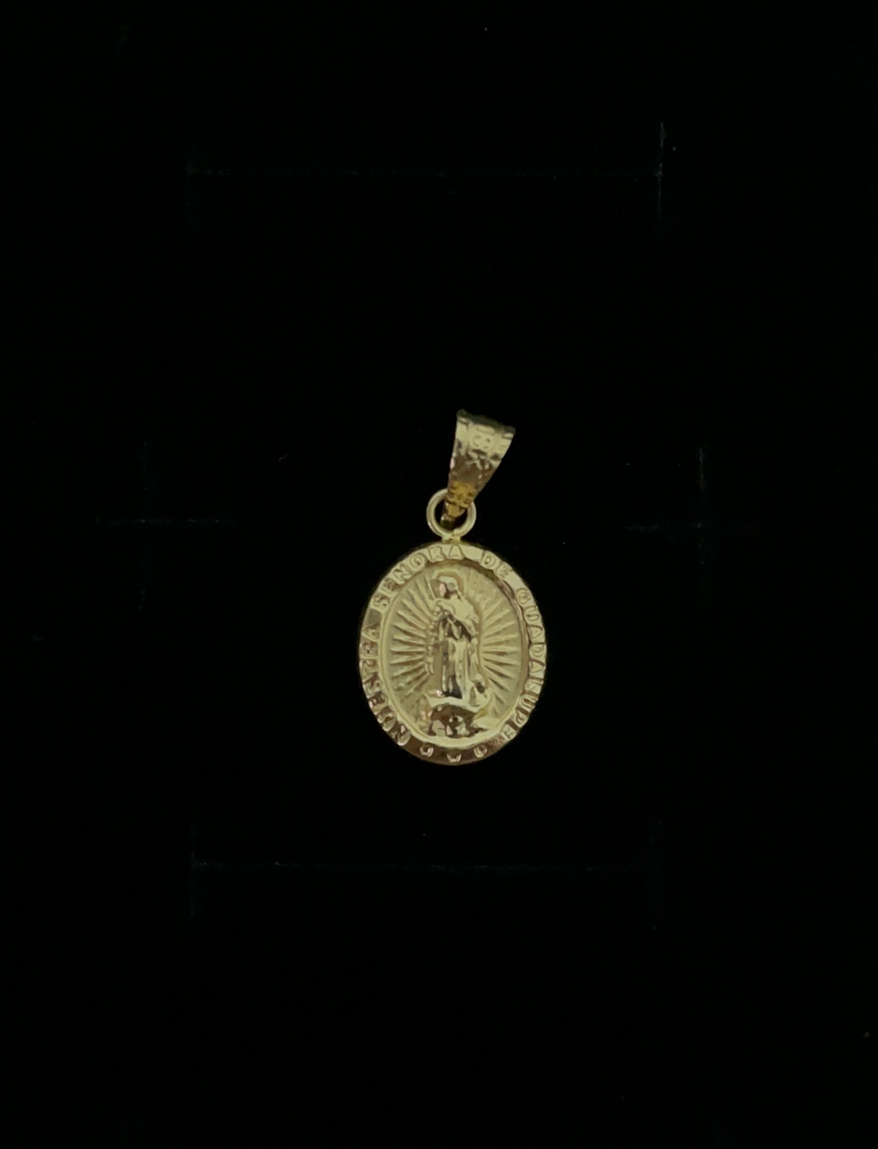 Dije Troquel | Virgen Guadalupe Bordes Letras