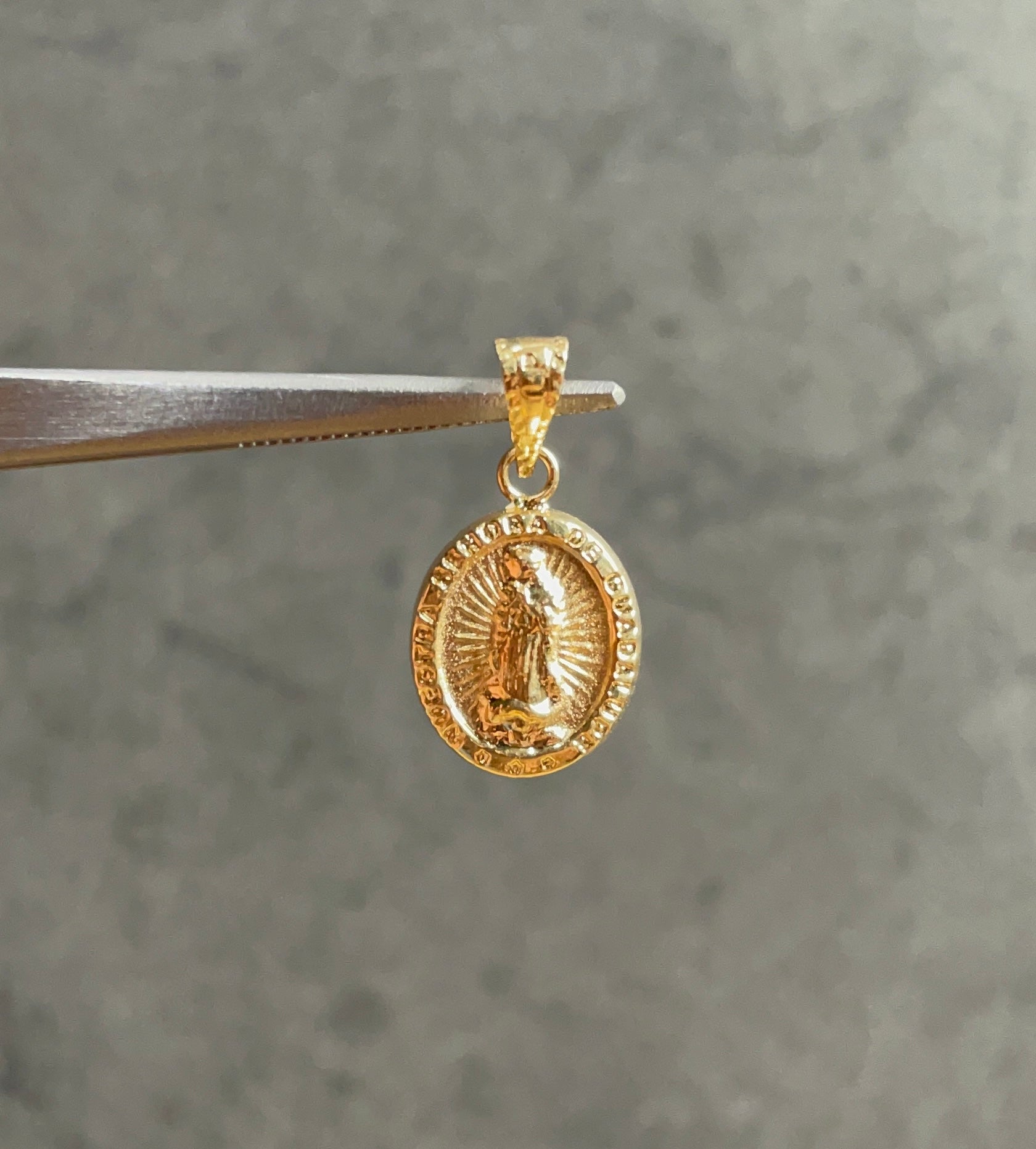 Dije Troquel | Virgen Guadalupe Bordes Letras